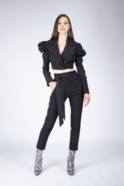 Pantaloni conici stil boyfriend