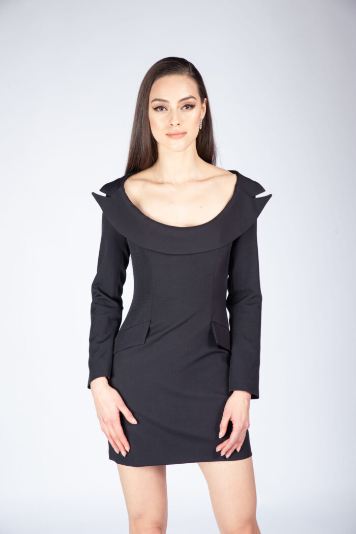 Rochie scurtă cu revere pe decolteu - imagine 4