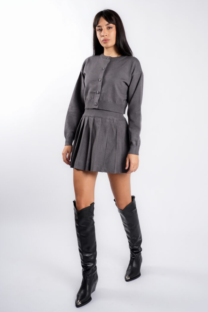 Compleu Dark Grey cu fusta plisata - imagine 4
