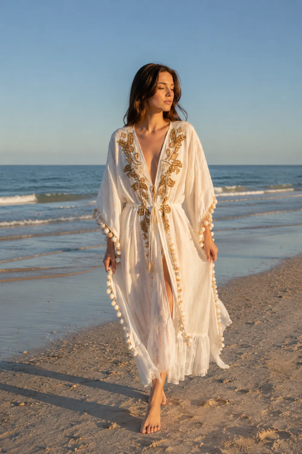 caftan broderie Caftan lung de plajă, cu decor auriu și ciucuri - imagine 1