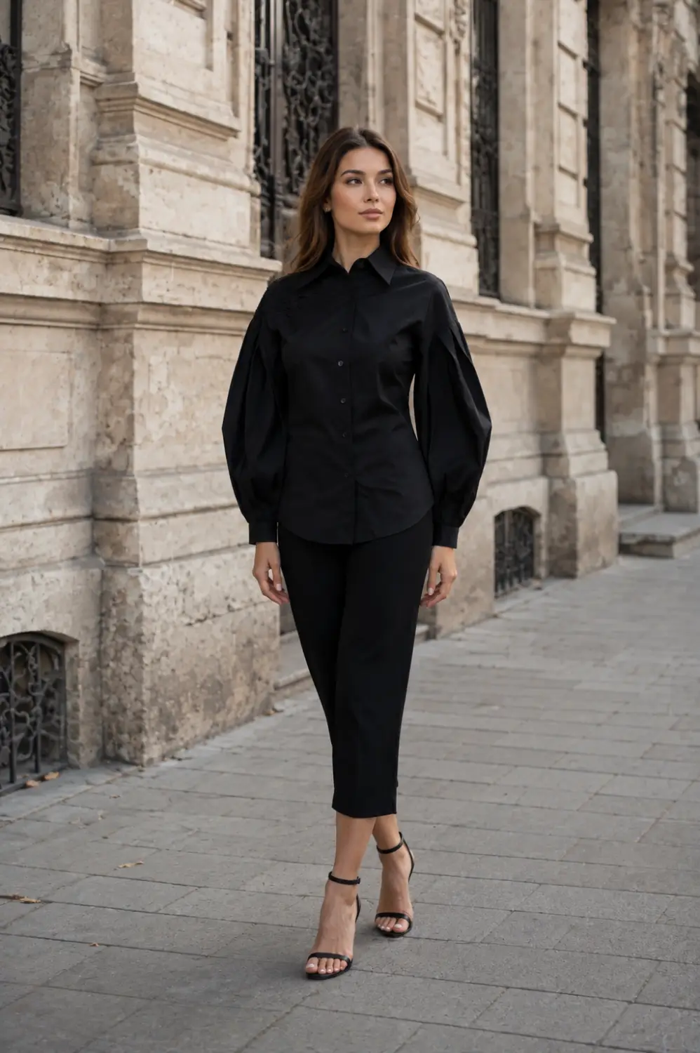 camasa neagra larga Cămașă neagră cu mâneci bufante și aplicație florală - imagine 1