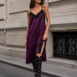 Rochie mov tip furou, cu detalii din dantelă neagră