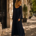 Rochie lungă indigo plisată, cu mâneci transparente
