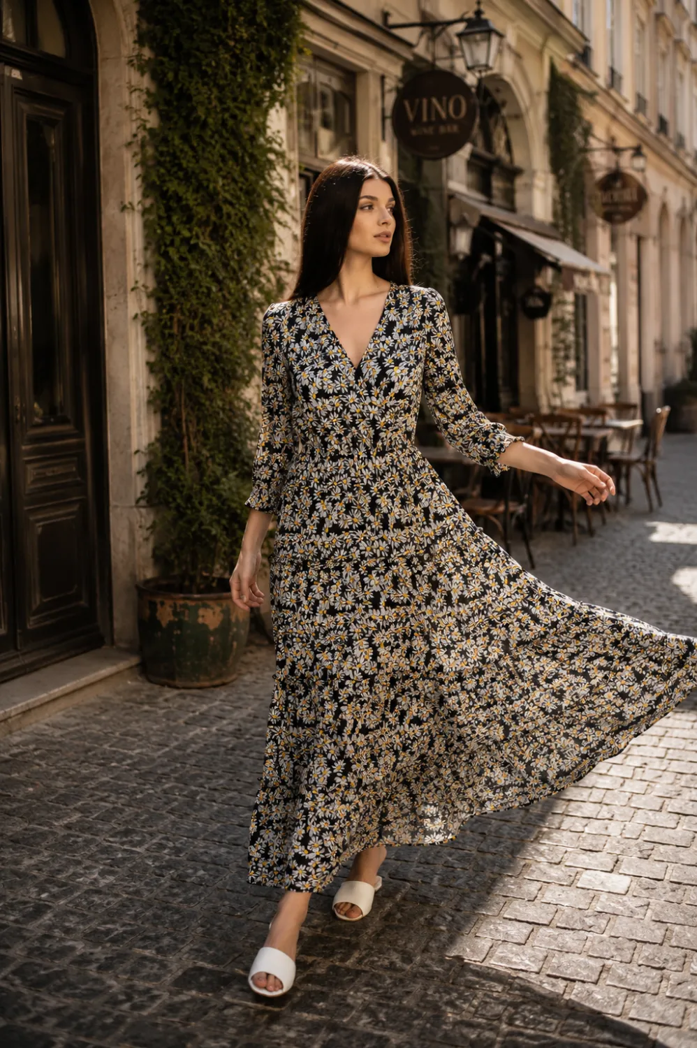 rochie print 2 Rochie lungă cu imprimeu cu margarete și decolteu petrecut - imagine 1