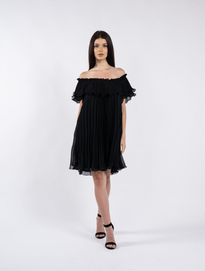 Rochie neagră scurtă plisată, cu umerii goi și volan - imagine 4