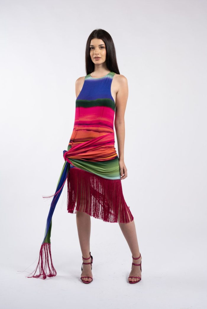 Rochie multicoloră cu franjuri și drapaj înnodat lateral - imagine 3